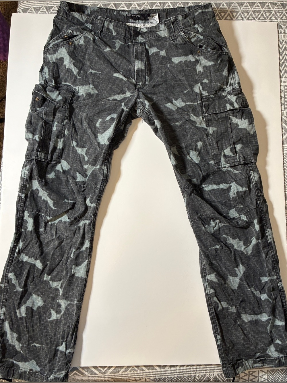 Rocawear Y2K Camo Cargo Pants W38 Straight Fit Streetwear Hip-Hop